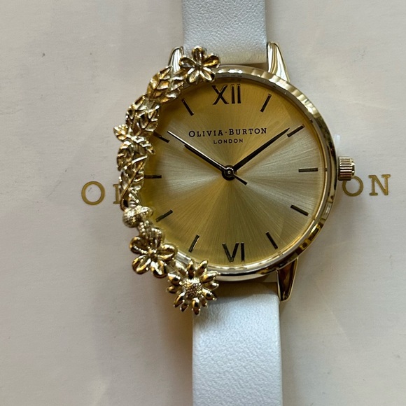 OLIVIA BURTON CASE CUFF WATCH OB16CB10 WITH 30MM GOLDEN FACE & OFF WHITE BAND - Picture 1 of 11